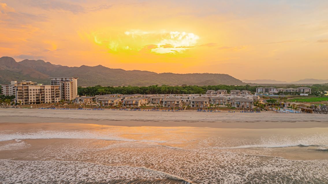 Playa Caracol beach and Cerro Chame