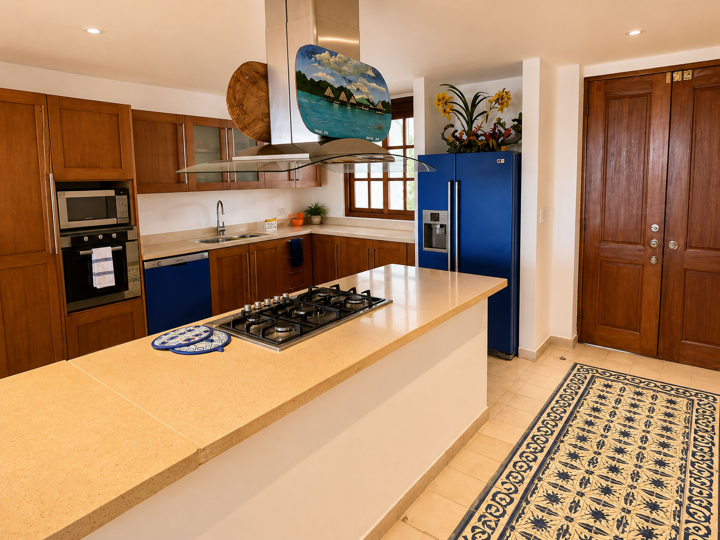 Kitchen in renovated Casco Viejo residence