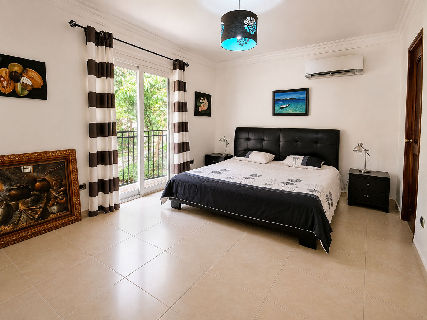 Bedroom in Camino de Cruces residence